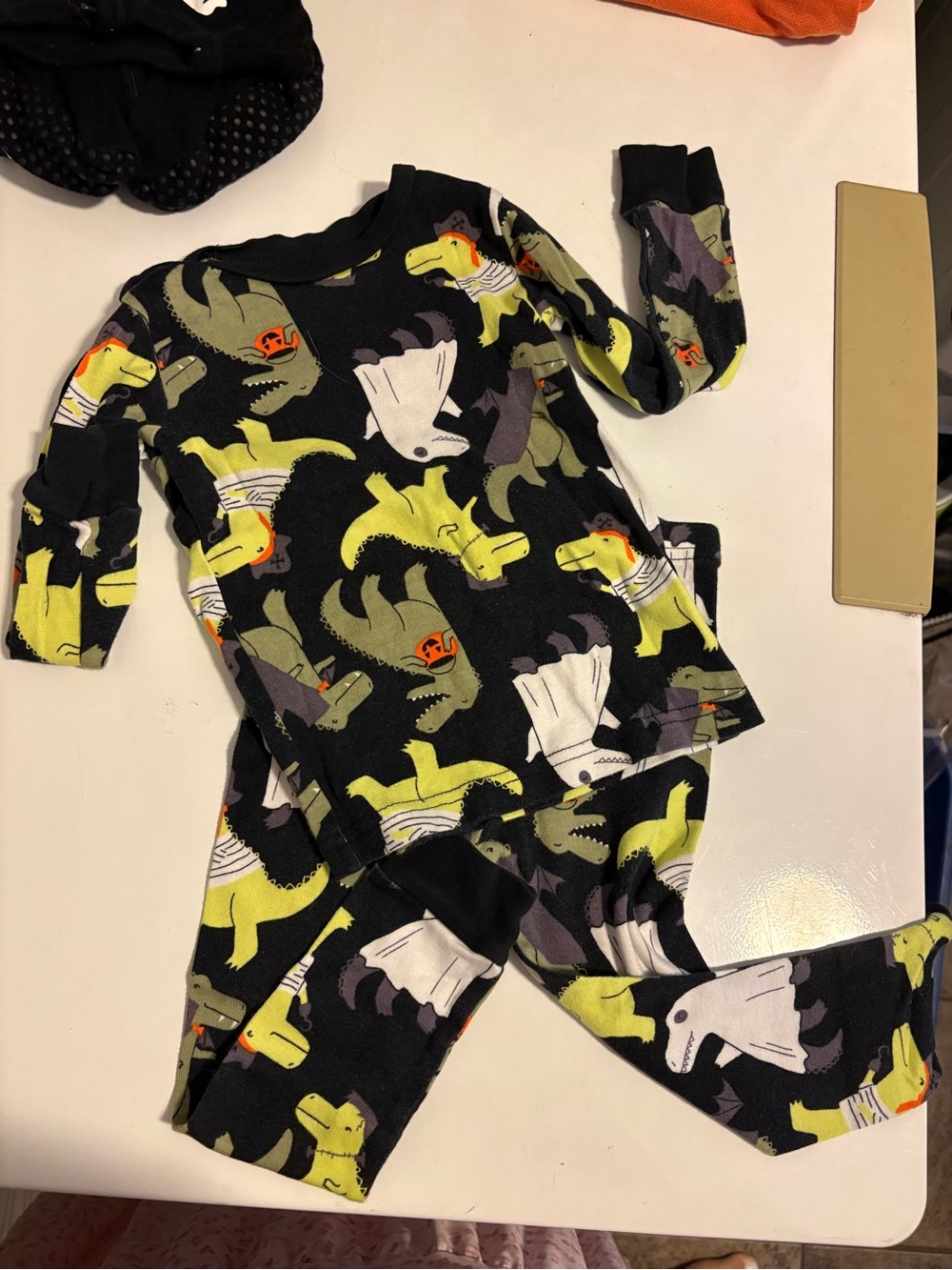Kids Black Dinosaur Print Pajama Set with pumpkins and ghosts 2T